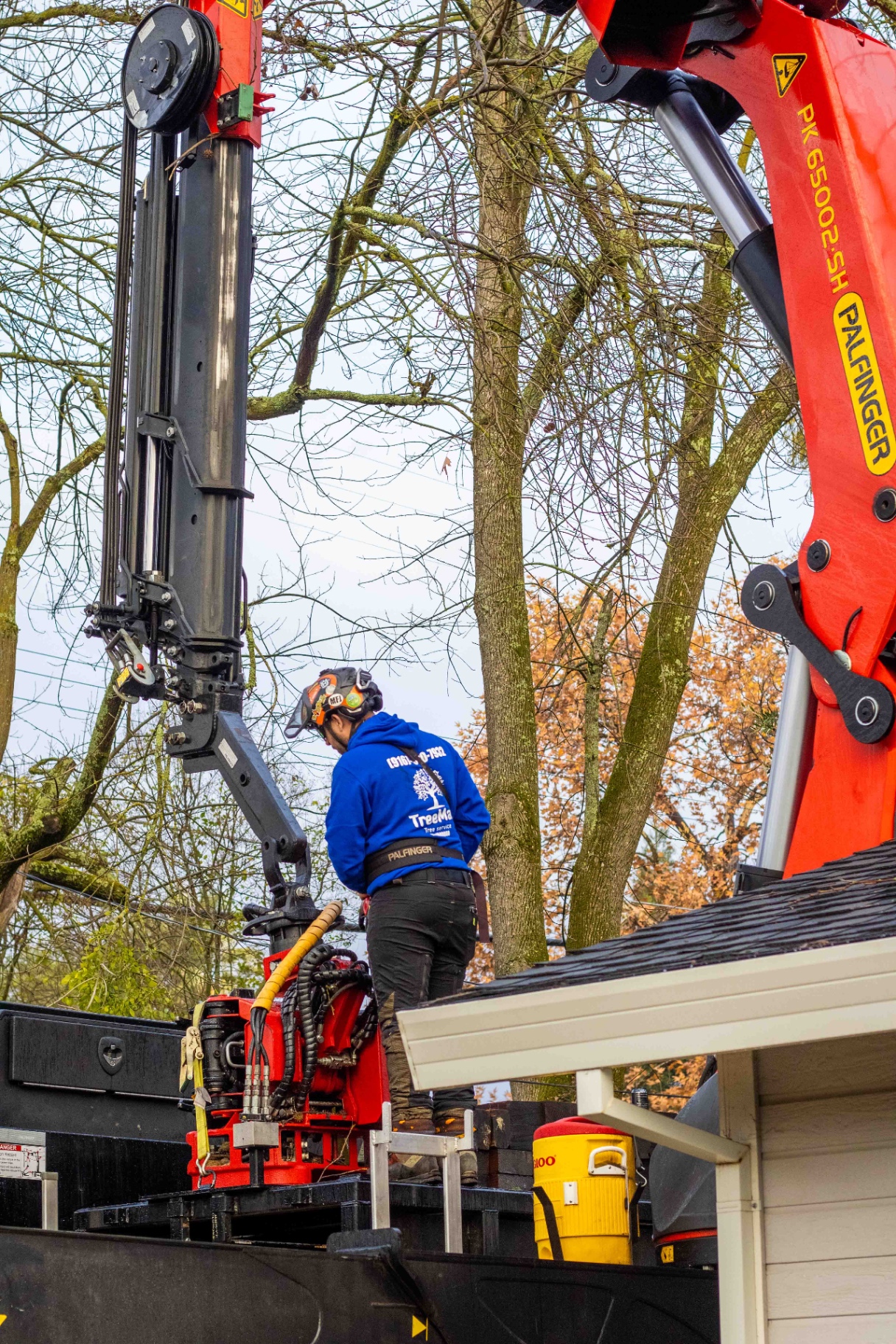 Tree crew using bucket lift for emergency tree service