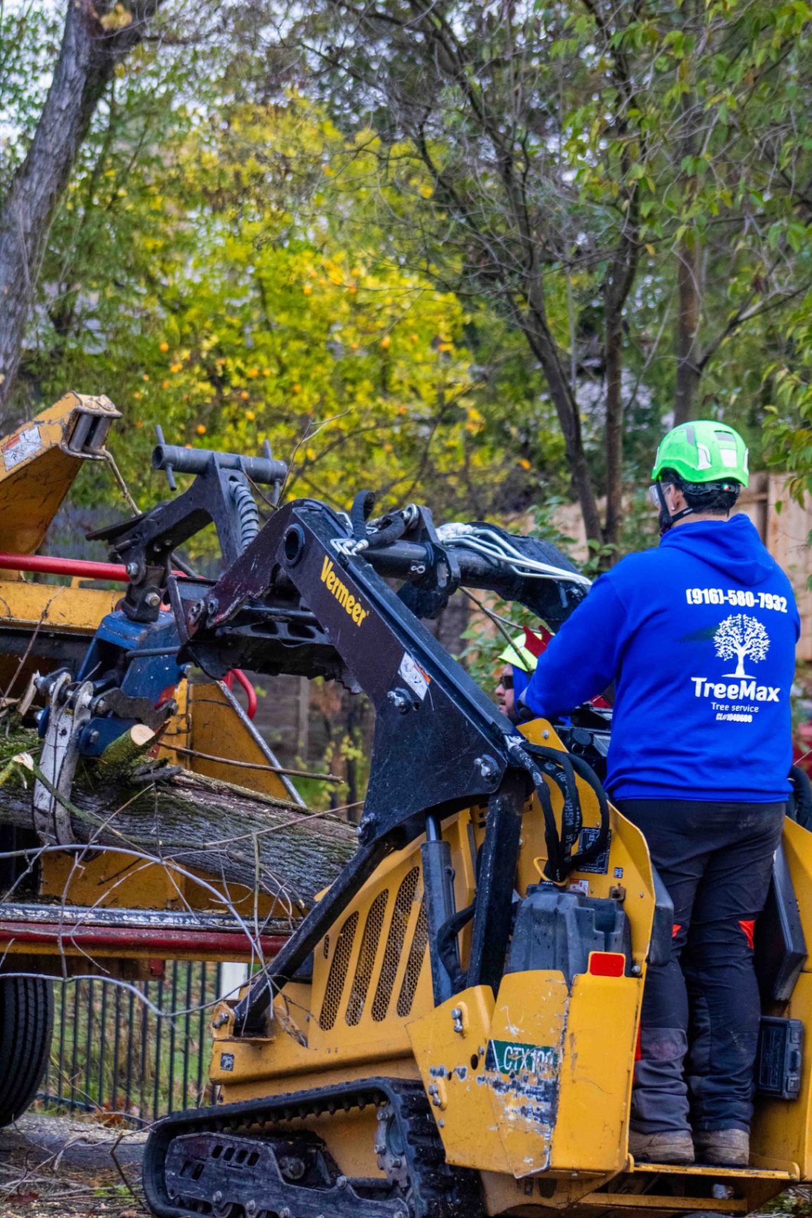 Stump grinding equipment in action
